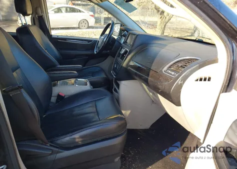 2014 Chrysler Town & Country Touring z USA, uszkodzony, nr VIN 2C4RC1BG7ER159917